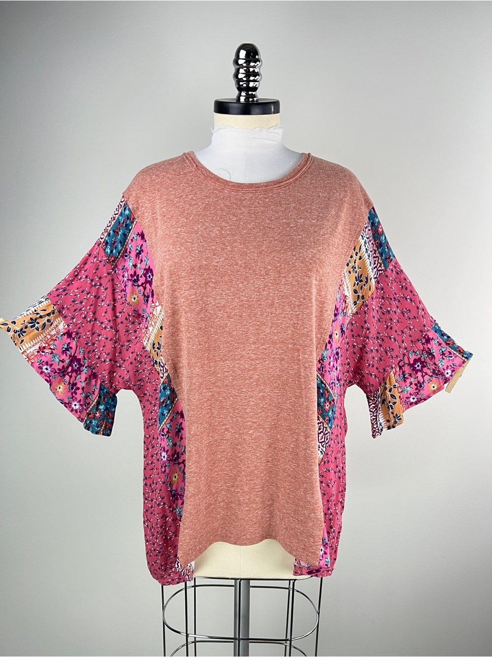 💚 3834. Women's Pink Patchwork Flutter Sleeve Top